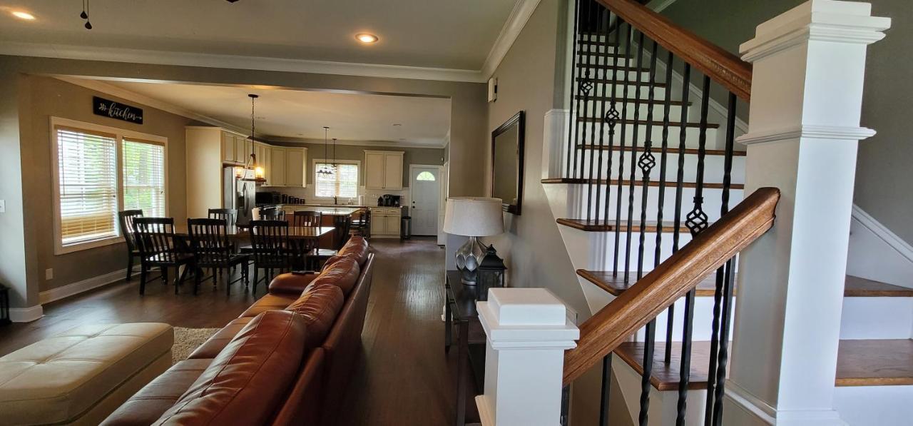 Spacious Deluxe House For You, Your Family And Friends Charlotte Exteriör bild
